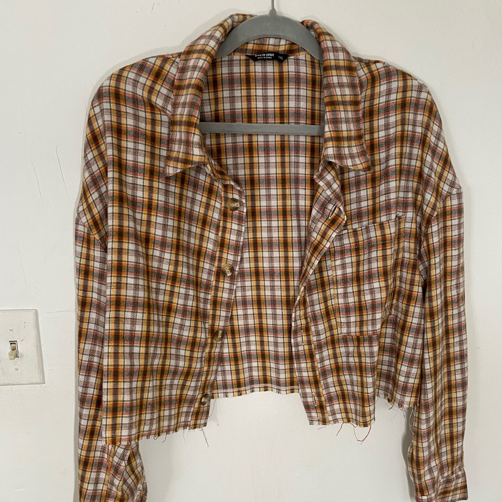 Cropped plaid long sleeve button up blouse